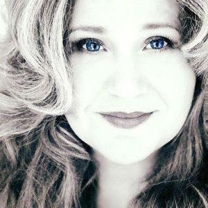 Meet your Posher, Neece